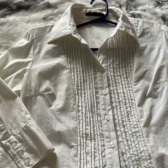 EUC 3/4 sleeve white shirt w rhinestones - Picture 3 of 9